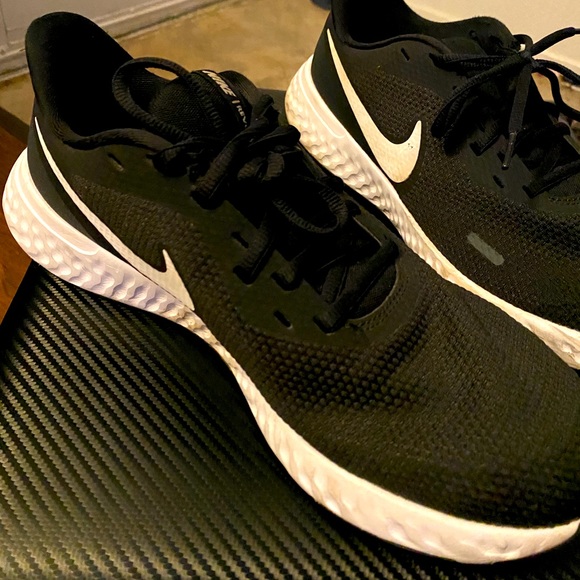 Nike Revolution Running Shoes 10.5 - Picture 2 of 3